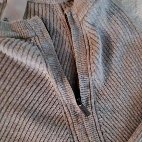 Sweater - Picture 3 of 4